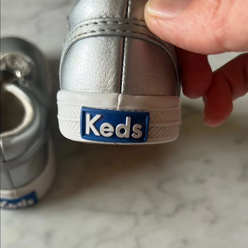 Keds toddler sz 5.5 Silver mary Jane’s with Floral Detail